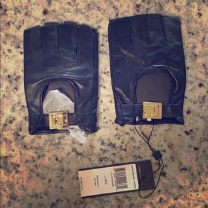 BCBG women’s gloves